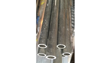 Трубу алюминиевую прессованную 85x10 мм А5 купить в Ростове-на-Дону