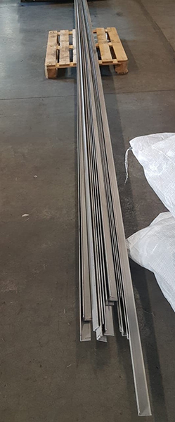 Уголок нержавеющий гнутый полированный 30x30x3 мм 08Х18Н10 ГОСТ 19771-93 фото